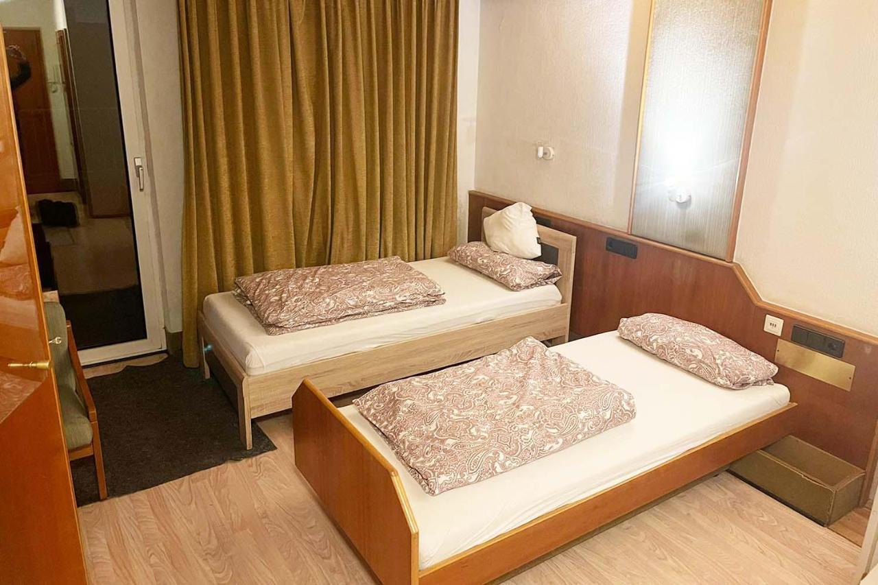 One Room Apartment In ベルギッシュ・グラートバッハ エクステリア 写真